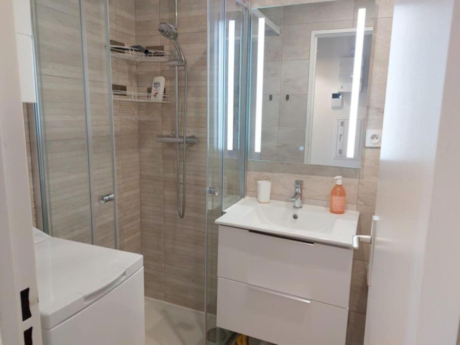 Studio Eleverca 3*- Rez De Jardin Terrasse - Axelle Loc'Appart Мандельё-ла-Напуль Экстерьер фото